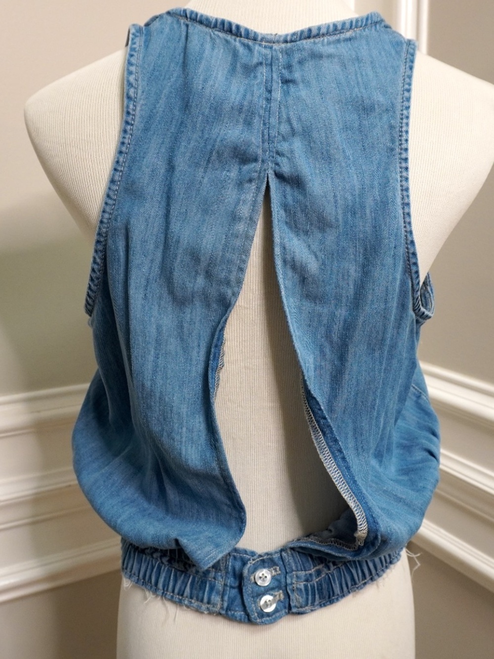 CALVIN KLEIN Lyocell Chambray DENIM BLUE Lace-Up Crop Top with Open Back - Picture 3 of 5
